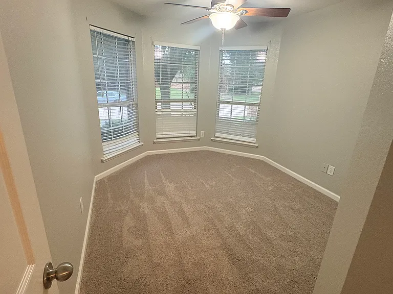 2260 Fieldcrest Dr — Photo 15
