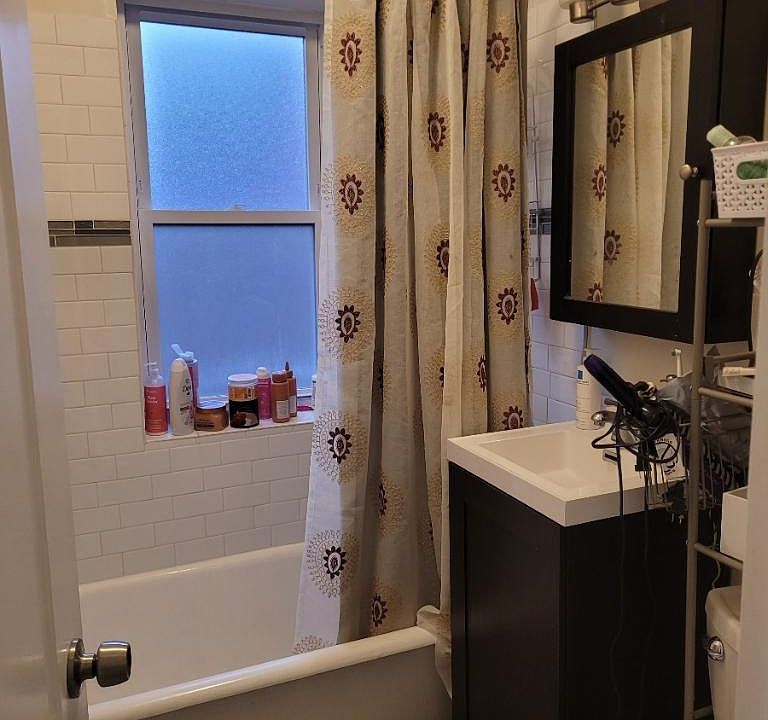 2nd image of 2129-2129 N Dayton St #344