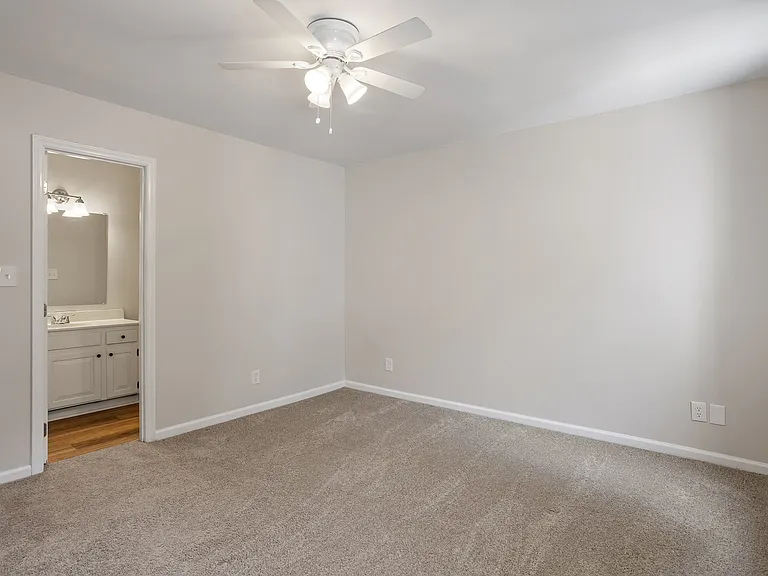 516 Caprice Ct — Photo 24