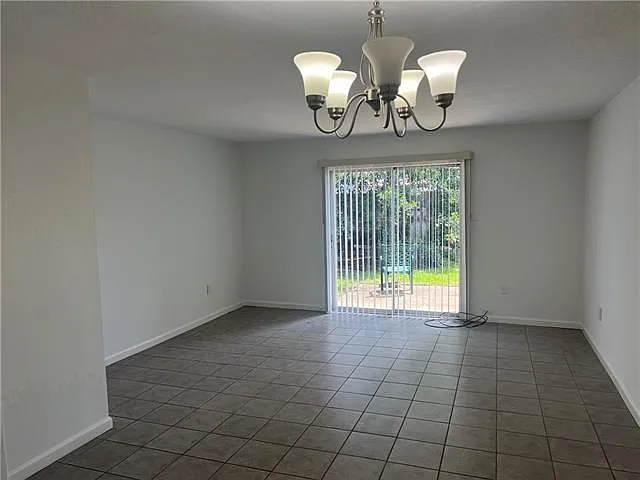 2 bed, 1.5 bath, 1000 sqft, $1,300 — Photo 4