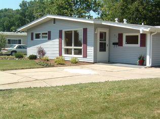 313 Kingswood Dr, North Aurora, IL