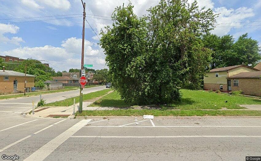 1st image of 724 W 81st St