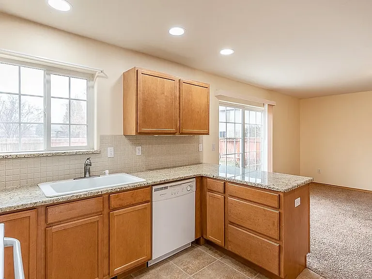 402 E Tanglewood Dr — Photo 22