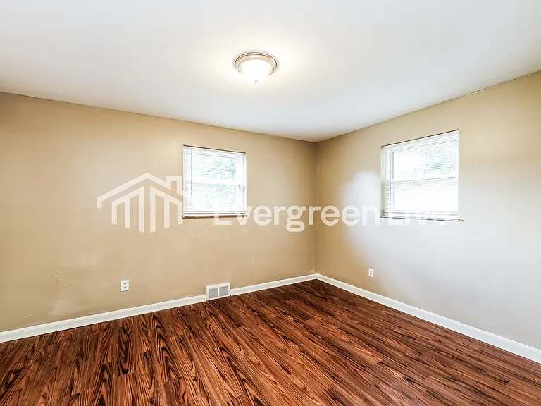 953 Covedale Ave — Photo 11