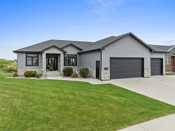 21 Scramble St, Minot, ND 58701