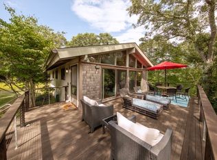 225 Longview Rd W, West Tisbury, MA 02575