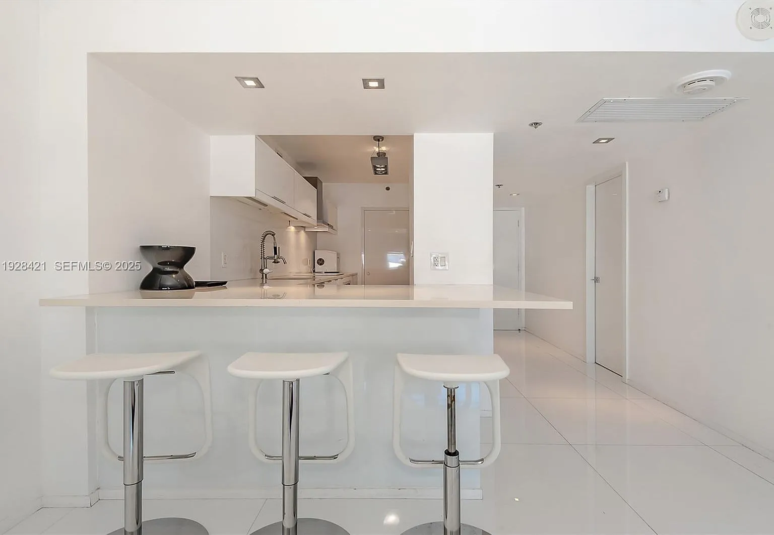 The Decoplage Condo — Photo 4