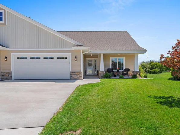 525 Mapleleaf COURT, Manitowoc, WI 54220