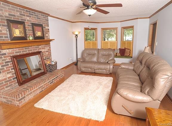 4th image of 105 N Deerfield Cir