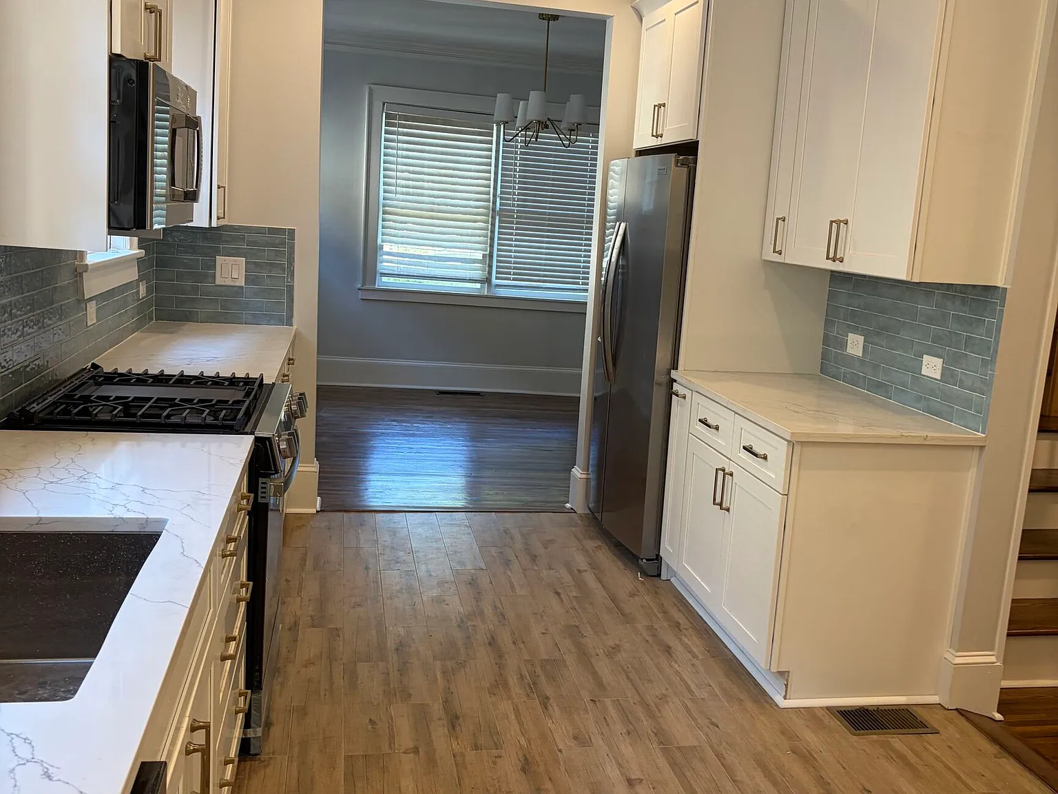 3 bed, 2.0 bath, 2500 sqft, $5,450 — Photo 2