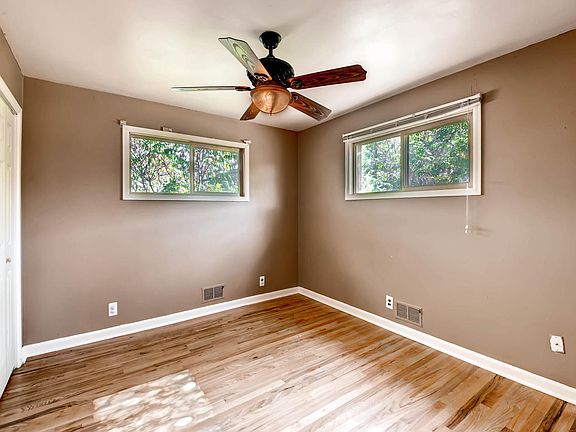 Master, 2 closets, fan