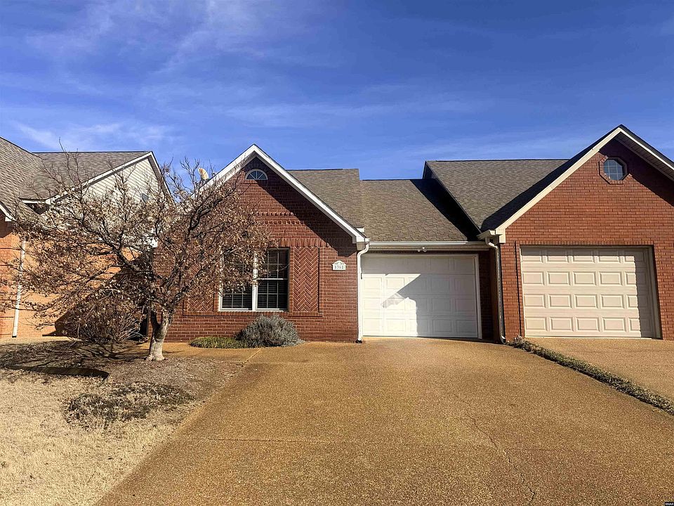 1st image of 1368 Rutherford St