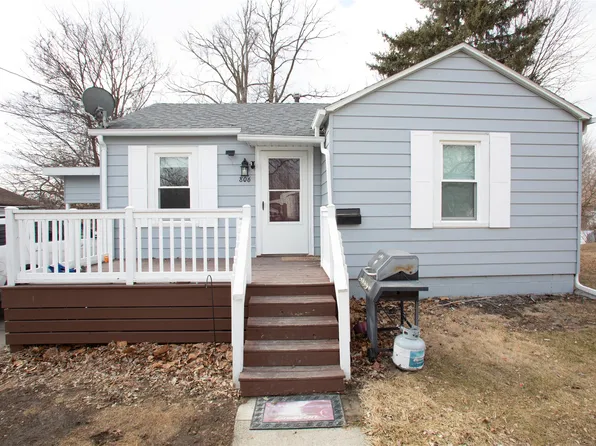 806 1st St, Knoxville, IA 50138