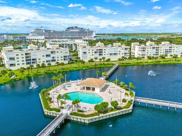 8941 Lake Dr APT D205, Cape Canaveral, FL 32920