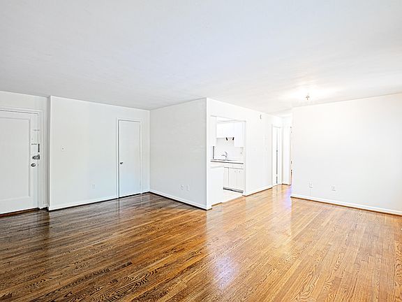3rd image of 2061 N Woodstock St APT 202