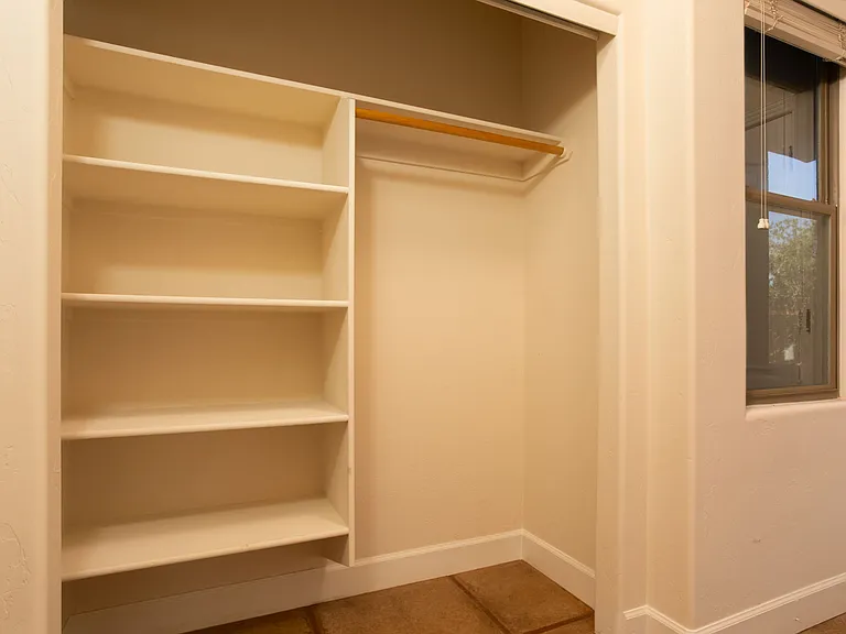 1029 E Blanton Dr — Photo 21