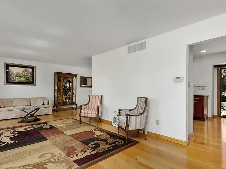 11 Heaton Pl — Photo 4