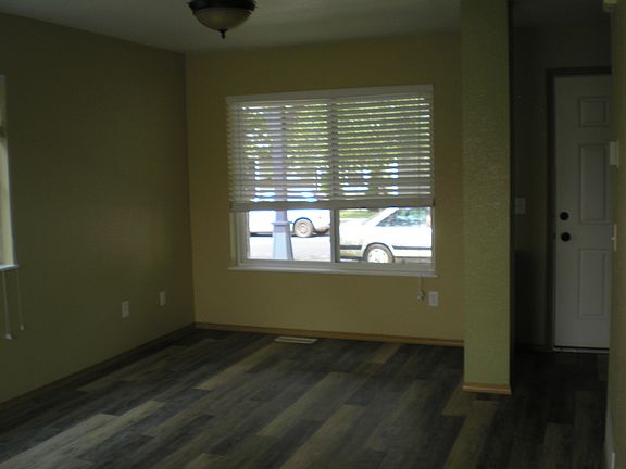 4th image of 4717 Montrose Dr