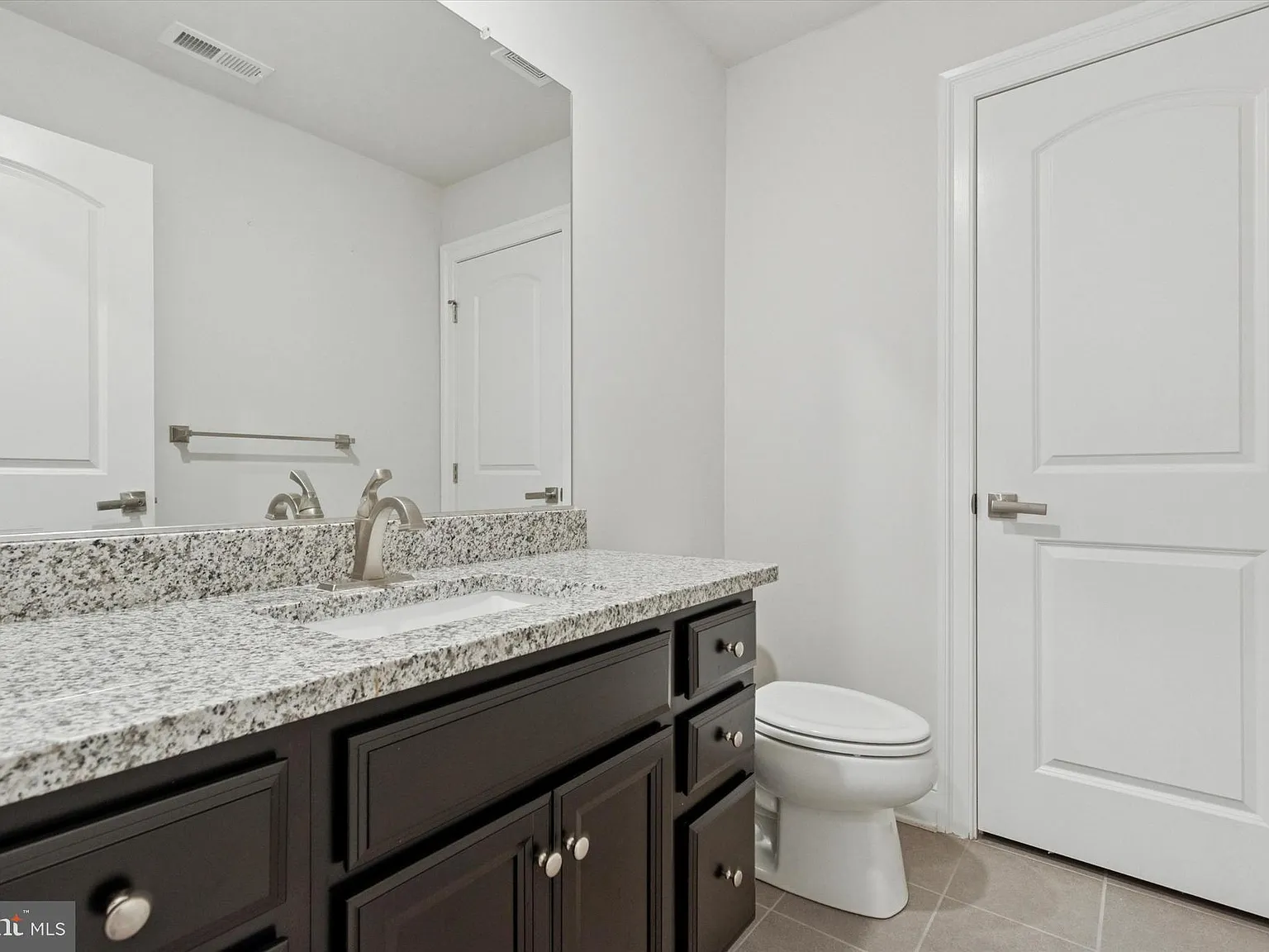 3 bed, 2.5 bath, 2920 sqft, $3,100 — Photo 4