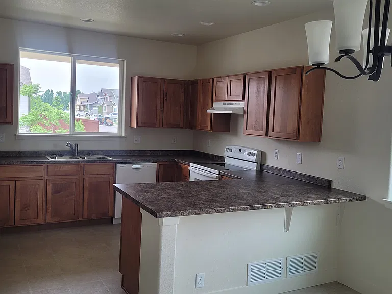 438 Halcyon Way — Photo 2