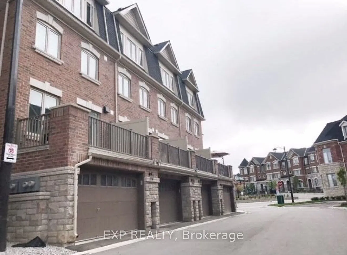 1331 Major Mackenzie Dr W — Photo 4