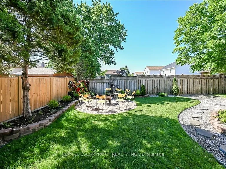 296 Winterberry Dr #LOWER — Photo 32