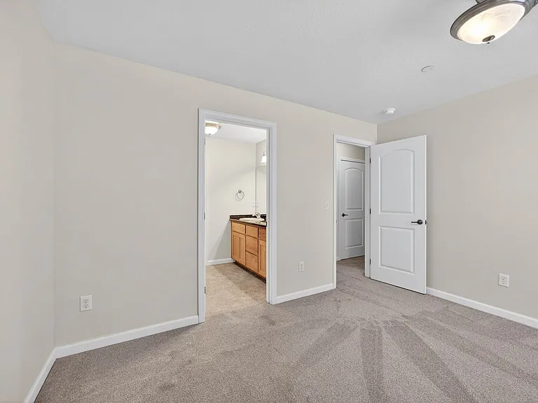 2533 Corona Ave #C — Photo 27