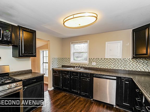 3rd image of 7104 Foster Dr