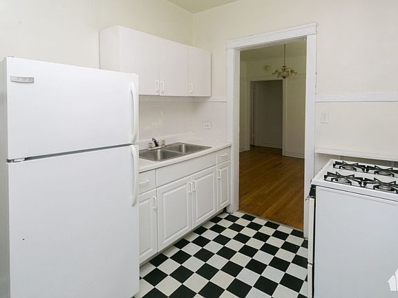 5th image of 1454 W Argyle St #1