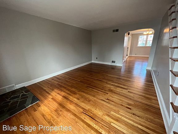 3rd image of 1113 Tremont Dr