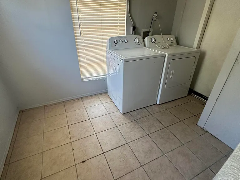 342 Linden Ln — Photo 5