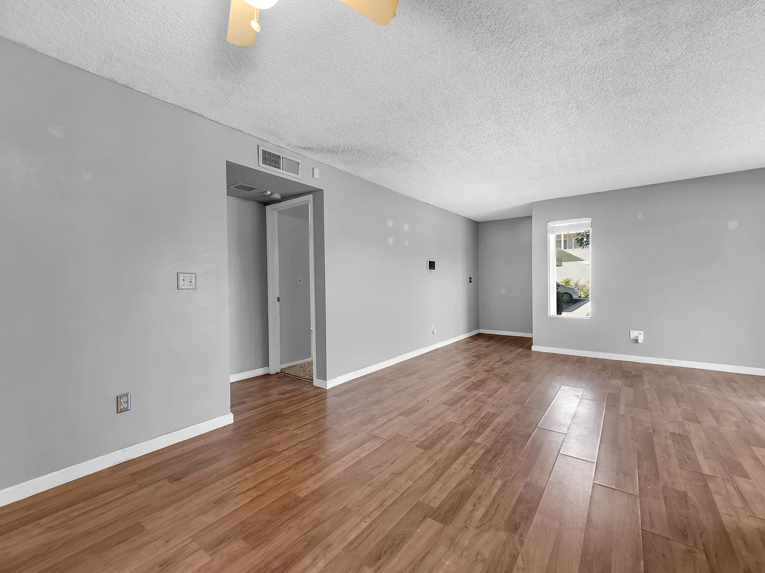 2 bed, 918 sqft, $2,200 — Photo 3