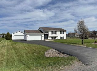 2260 Crystal View Dr, Kronenwetter, WI 54455