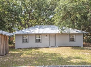 290 Swan Lake Dr, Melrose, FL 32666