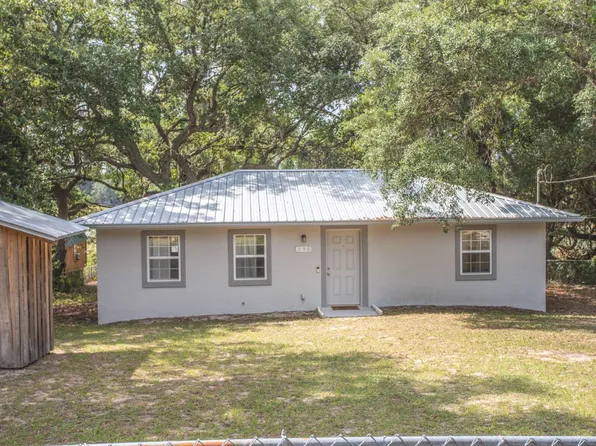 290 Swan Lake Dr, Melrose, FL 32666