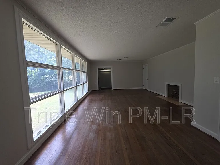 318 W Bell St — Photo 8