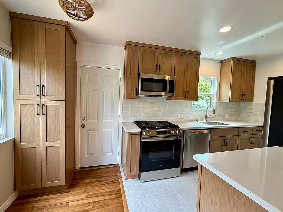 Brand New Kitchen with dining nook