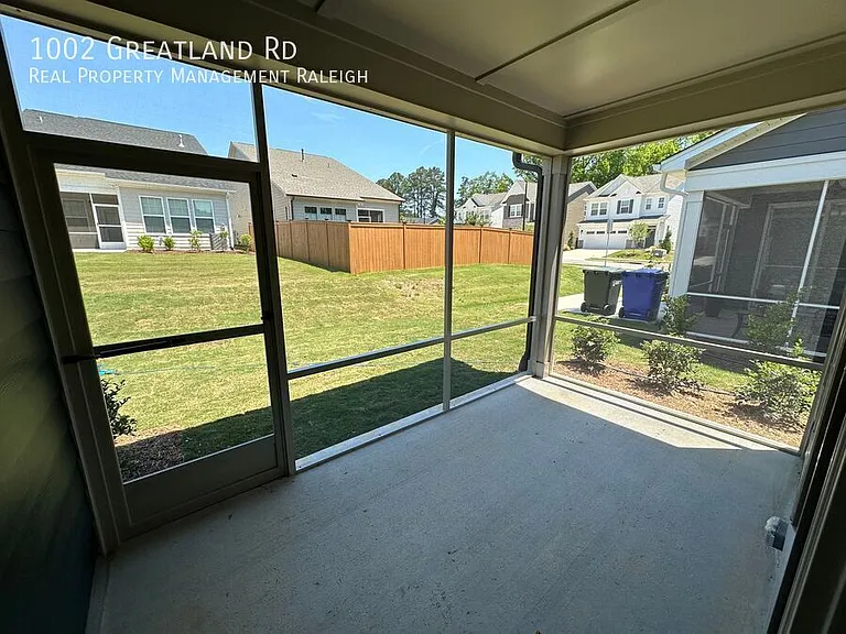 1002 Greatland Rd — Photo 3