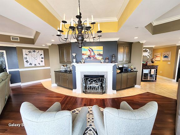 4th image of 9547 Edgerton Dr. #401