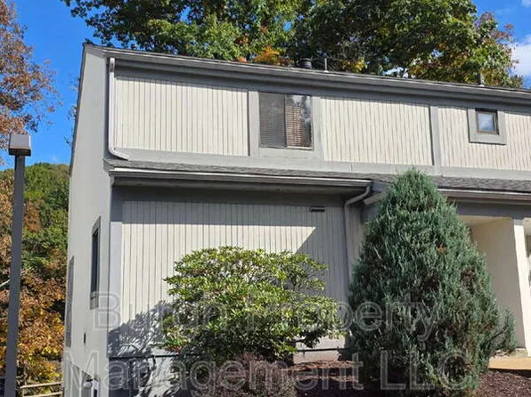 1549 Pinehurst Dr, Pittsburgh, PA 15241