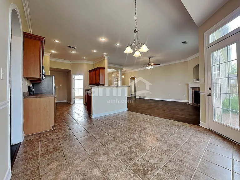 375 Vaiden Ridge Dr N — Photo 4