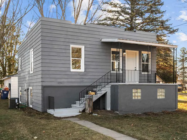 94 McKinley Ave, Clintonville, WI 54929