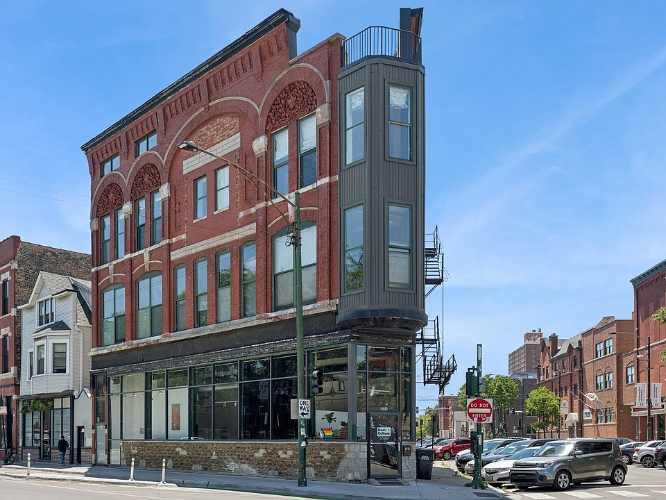 1st image of 1034 N Milwaukee Ave APT 3