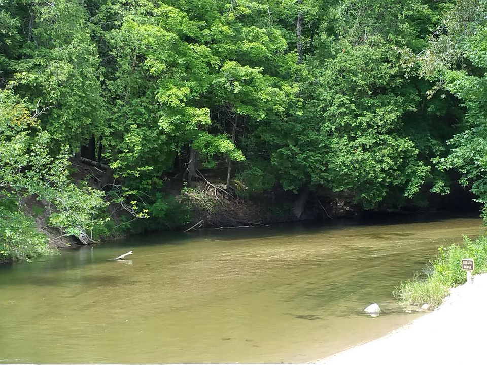 2nd image of 10555 5 3/4 Mile Rd