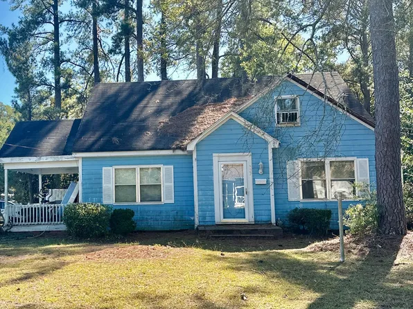 322 E Cavenaugh St, Wallace, NC 28466