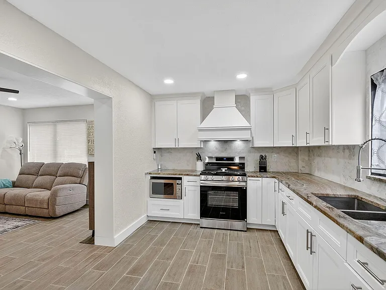 5008 Parker Ave — Photo 10
