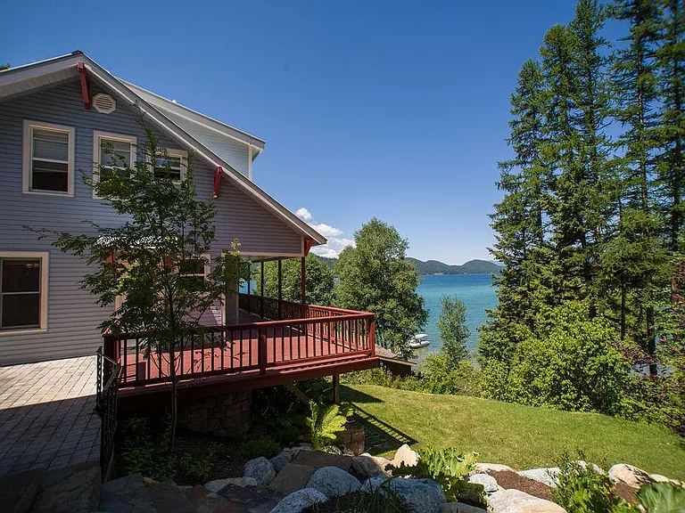 304 Skyles Pl — Photo 2