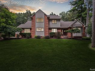 7856 N Kilkenny Dr, Brighton, MI 48116