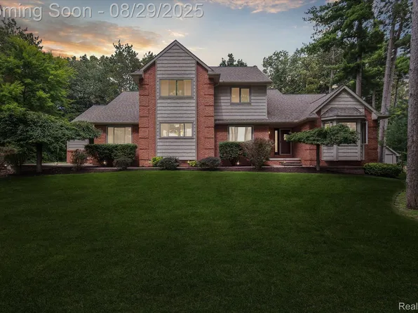 7856 N Kilkenny Dr, Brighton, MI 48116