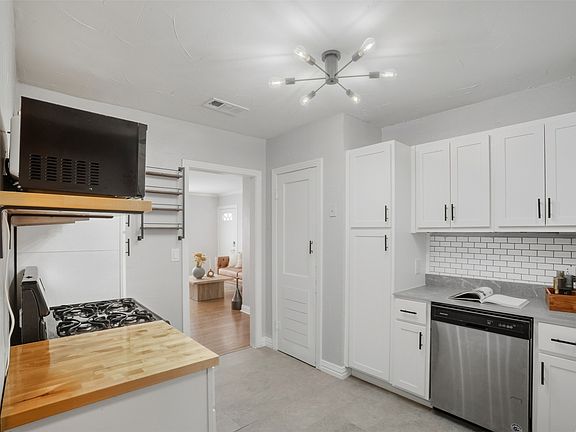 5th image of 3824 Desert Ridge Dr